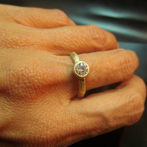 Engagement ring. 14K Yellow gold ring with 0.25ct' Diamond. very unique ring. - Picture 9 of 14